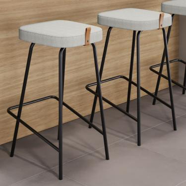 Imagem de Kit 02 Banquetas Médias Para Cozinha Vik Estofada Linho Cinza - Abmaza