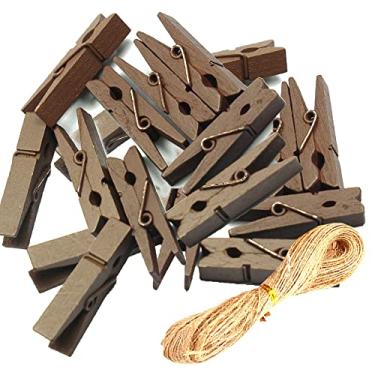 Imagem de Topxome 100 peças de mini prendedores de roupa de madeira natural pequeno prendedor de roupa mini clipes de foto suporte de colagem de imagens com barbante de juta (marrom)