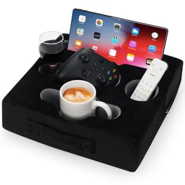 Imagem de STBoo Bandeja de travesseiro para sofá – Suporte de copo para sofá e bebida, Cozy Buddy | Organizador de cama para controle remoto, lanches, bebidas, telefones, tablets | Use no carro, pacote, praia,
