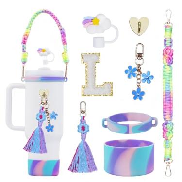Imagem de Rabrgab Conjunto de acessórios para copos Stanley com inicial de 8 peças para 1,134 g, 850 g 590 g - Presentes para meninas adolescentes, copo de decoração com alça, enfeite de palha arco-íris