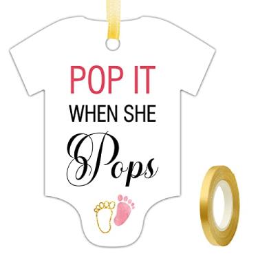 Imagem de 50 peças Pop It When She Pops Baby Shower Etiquetas de lembrancinha de champanhe, lindas etiquetas de mamadeira rosa para pés, etiquetas de presente em forma de body de bebê, etiquetas para lembrancinhas de chá de bebê, decorações de lembrancinhas de festa de aniversário de chá de bebê.