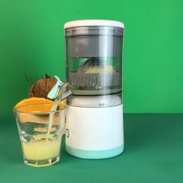 Imagem de Espremedor de Frutas Recarregável Portátil Easy Kitchen – Prático e Eficiente para Sucos Naturais, Sem Fio e Fácil de Limpar
