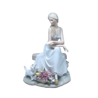 Imagem de Mulher com Cachorro em Porcelana