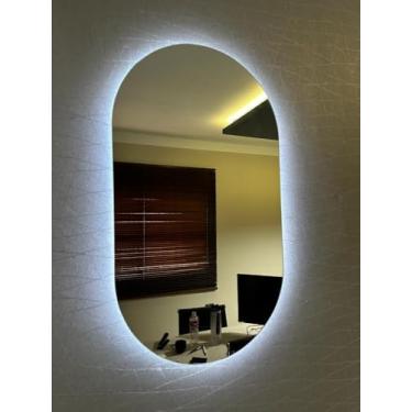 Imagem de Espelho Oval Orgânico com LED 50x80cm, Acabamento Lapidado, Iluminação Branca, À Pilha ou Fonte, para Banheiro, Quarto, Closet (Branco Frio Fonte)