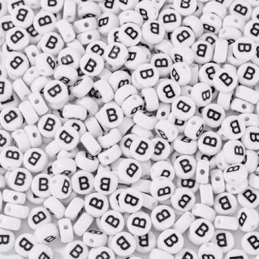 Imagem de Spritewelry 500 peças de contas de letra acrílica contas brancas do alfabeto letra B redonda plana com orifício horizontal para artesanato, pulseira, colar, chaveiro, cordão