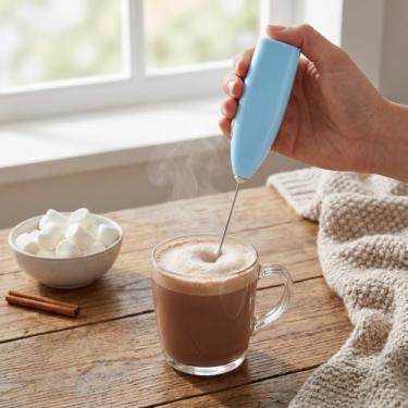 Imagem de Mini Mixer Elétrico Misturador e Batedor de Bebidas, Portátil com Haste em Inox, Ideal para Fazer Espuma de Leite, Cappuccino, Café, Shakes e Drinks, Acessório Essencial de Cozinha. (azul)