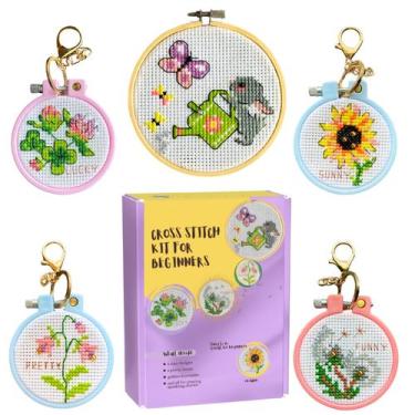 Imagem de Kit de Ponto Cruz IDDI Coelhinho do Jardim com Flor - Chaveiros DIY