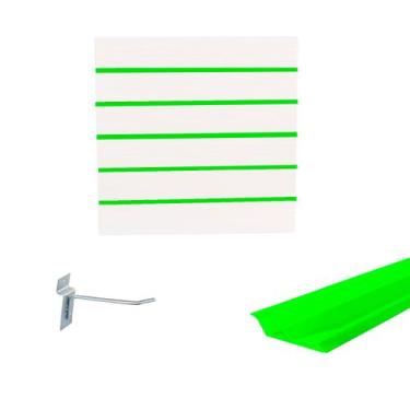 Imagem de Painel Canaletado Branco em Mdf 0,61 x 0,61m com Perfil Pvc Verde Limã