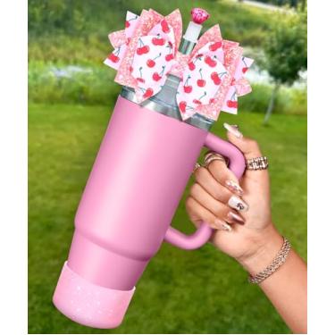 Imagem de Toykee Acessórios de copo Bow Cup para Stanley 40 850 g - Topo de tampa com laço de cereja rosa fofo e tampa de palha de diamante com protetor inferior de bota, conjuntos de 3 peças, decoração com
