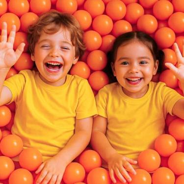 Imagem de Pensou Comprou 200 Unidades Bolinhas Laranjas Que Não Amassam Piscina Infantil Atóxicas Seguras Resistentes Leves Cercadinhos Playgrounds Festas