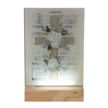 Imagem de Transpac Amazing Grace Notas musicais cruz ornamentada com motivo floral LED 23 x 16,25 cm placa decorativa para mesa de Páscoa