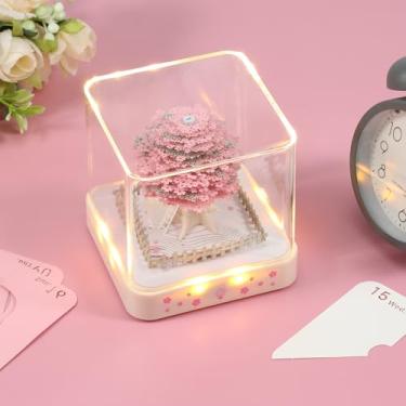 Imagem de ZJRDYYK Bloco de notas de calendário de arte 3D 2025, calendário de 2025, bloco de notas 3D, anotações adesivas para entalhar em papel, calendário de mesa diário 3D, papel rasgar com luz LED e capa