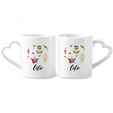 Imagem de Conjunto de canecas de porcelana para casal com pintura de plantas e ilustração de flores com alça de coração