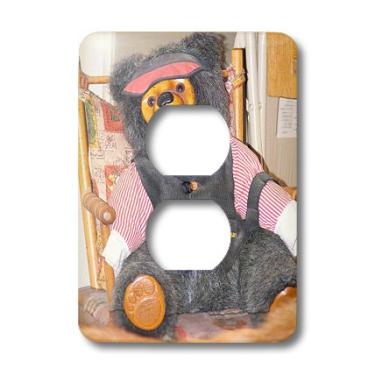 Imagem de 3dRose LLC lsp_61386_6 Um urso de pelúcia infantil em uma cadeira de balanço com um chapéu e uma camisa rosa com tampa de 2 tomadas