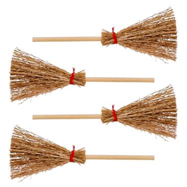 Imagem de 4 peças de broches de vassouras, perfeitos para decorar roupas, bolsas, chapéus e torná-los ideais para decorações de Halloween. Vassouras mágicas vassouras voadoras