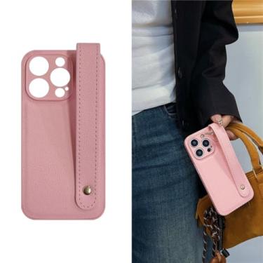 Imagem de IRTGFG Capa de couro com suporte para pulseira de luxo para iPhone 15 Plus, lente de silicone macio, capa à prova de choque (para iPhone 15 Plus/rosa)