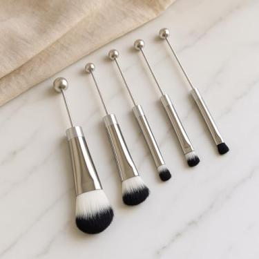 Imagem de Conjunto de pincéis de maquiagem de 5 peças com alças de contas de metal – Pincéis macios e multifuncionais para blush, pó, sombra e sobrancelhas – Ferramentas portáteis de beleza para casa, viagens