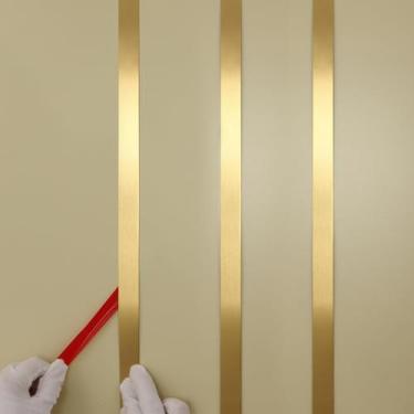 Imagem de Moldura Decorativa Taaizau Acabamento Escovado Dourado 5 m x 3 cm