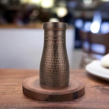 Imagem de HYGGE Jarro de cobre puro para cabeceira, jarro de cobre puro para presente, casa, esportes e garrafa de ioga com copo - Benefícios para a saúde Ayurveda - capacidade martelada antiga de 1 litro (1