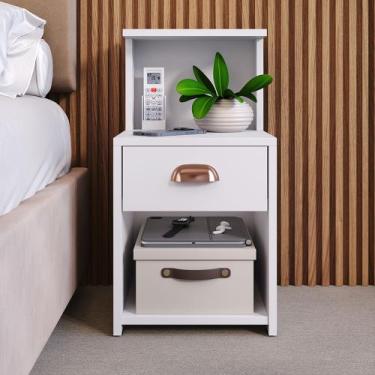 Imagem de Mesa de Cabeceira CLÉO com Gaveta Puxador Concha, Nicho e Prateleira -