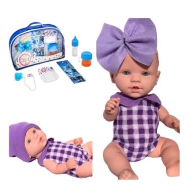 Imagem de Boneca Bebe reborn pequena lilas + Kit acessórios bolsa Cuidados bebe azul fralda mamadeira magica chupeta azul adesivos copo suco ED1 Brinquedo Infantil