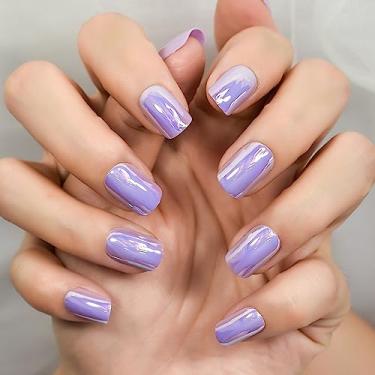 Imagem de Unhas reutilizáveis de ponta quadrada de aparência natural - Dicas de arte de unhas postiças curtas femininas pressionadas para mulheres, brilho confortável e duradouro roxo holográfico