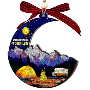 Imagem de Árvore de Natal com enfeites de lua de acampamento