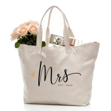 Imagem de CARAKNOTS Mrs. Bag 2024 Future Mrs Bride Gifts for Wedding Engagement Bachelorette Party Honeymoon Bridal Shower Gifts for Bride to Be Tote Canvas Cotton Beach Shoulder Bag com zíper e bolso