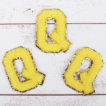 Imagem de Pacote com 3 adesivos de chenille ferro sobre purpurina com letras universitárias "Q" - Tecido de chenille amarelo com acabamento em glitter dourado - Costurar ou passar - 5,5 cm de altura