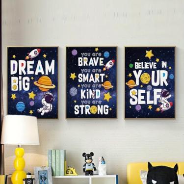 Imagem de Conjunto de arte de parede espacial tela de astronauta inspiradora com citações motivacionais para decoração de quarto de jogos e sala de jogos (Observação: sem moldura), 30 x 45 cm