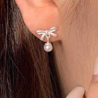 Imagem de Brincos femininos com pingente de flor de pérola folheados a ouro, brinco moderno com zircônia cúbica/zircônias, corrente longa para presente, Medium, Latão, Pérola