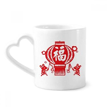 Imagem de Lanterna chinesa vermelha padrão de corte de papel caneca café cerâmica copo de coração de vidro
