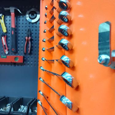 Imagem de Armário De Parede para Ferramentas Peças Aço 01 Gaveta Presto 24 Ganchos Aéreo Oficina Preto Laranja