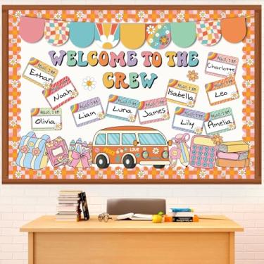Imagem de Pajean Conjunto de quadro de avisos Welcome to The Crew Groovy Back to School Decorações de sala de aula retrô hippie etiquetas de nome recortes com bordas de margarida descoladas para decoração de