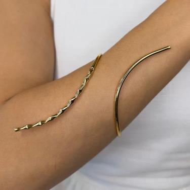 Imagem de Bracelete Regulável Fio Liso e Detalhe Amassado Folheado em Ouro 18k -