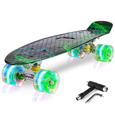 Imagem de Kqpoinw Skates para crianças de 6 a 12 anos, skate infantil completo de 56 cm, penny boards/mini skates para crianças/adolescentes/iniciantes com rodas coloridas que piscam, bolsa de ferramentas de skate
