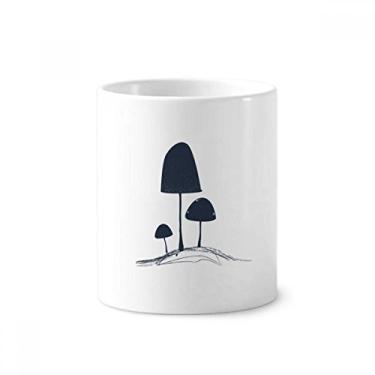 Imagem de Lindo desenho de cogumelo com ilustração de cogumelo e suporte para caneta, caneca de cerâmica