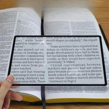 Imagem de Lupa ultrafina de páginas de livro de PVC de 180 x 120 mm - Lupa conveniente para leitura, área de visualização expandida, ideal para leitura de idosos