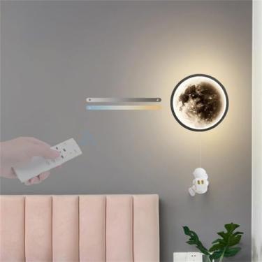 Imagem de Luminária de parede LED interna de lua com controle remoto, luminária de parede redonda de desenho animado de astronauta, tricolor, regulável, decoração criativa de cabeceira, luminária de p