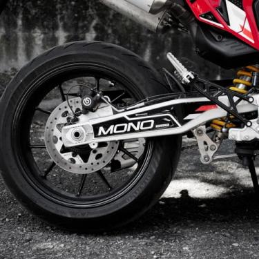 Imagem de Resin Bike Adesivos 3D de motocicleta compatíveis com Ducati Hypermotard 698 - RVE Mono 2024-2025. Braço oscilante de proteção de bicicleta contra batidas e arranhões. Adesivo 3D Resin Gadget Moto