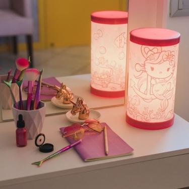 Imagem de Luminária de Mesa Hello Kitty Sereia Bivolt Tpc com Luz Difusa Compacta 110V-220V Rosa