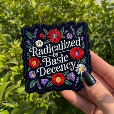 Imagem de Radicalized by Basic Decency Patch 7.6 cm Funny Floral Protest Feminista Ativista, Aplique de Tecido Bordado Passar/Costurar Remendos para Caminhoneiro Chapéus Roupas Mochila, Acessórios DIY Presentes