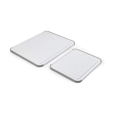 Imagem de Tábua de corte de plástico KitchenAid antiderrapante, conjunto com 2 peças, branco