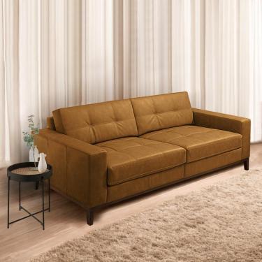 Imagem de Sofá Decorativo Bruno 3 Lugares Sala de estar 210cm Pés em Madeira Couro Caramelo Manchado G88 - Gran Belo
