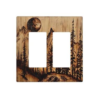 Imagem de DWBGUO Capas decorativas de tomada com placa de madeira marrom esculpida com design de paisagem de floresta de montanha, placa de parede de 2 gangues, capa de interruptor de luz dupla para decoração