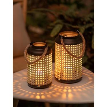 Imagem de NUPTIO Lanterna com rattan de metal para casa de fazenda: conjunto de 2 castiçais boho modernos - decoração de casa rústica pendurada para mesa de pátio e varanda ao ar livre