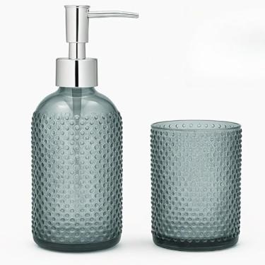 Imagem de Conjunto para banheiro (duas peças): lavatório, saboneteira, porta-escovas de dente e itens decorativos.