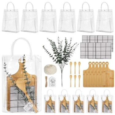 Imagem de 6 conjuntos de prêmios de chuveiro, presentes para vencedores de chá de panela, inclui sacolas, tábuas de queijo, colheres, toalhas de mesa xadrez brancas, hastes de eucalipto artificiais