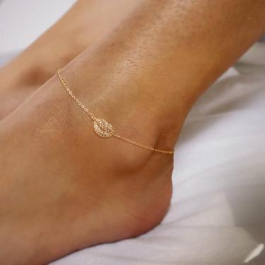 Imagem de Tornozeleira feminina banhada a ouro 14k com lábios banhados a ouro