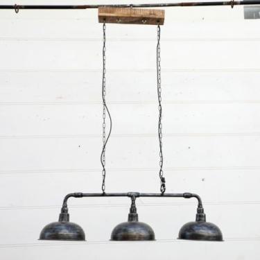 Imagem de Pendente Industrial Triplo em Ferro e Madeira Retrô com Corrente – Luminária Decorativa Preta 127cm